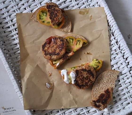 Foto em destaque de Hambúrgueres de Aveia e Nozes da Miss Vite