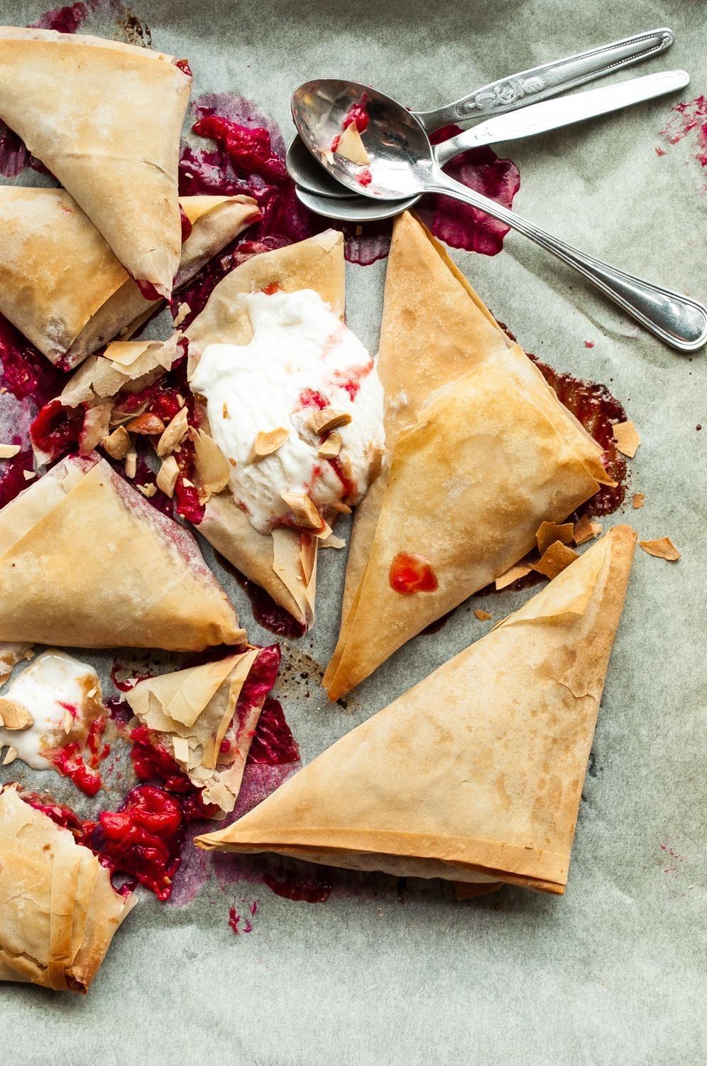 Foto em destaque de Chamuças de Ameixa e Amêndoa
