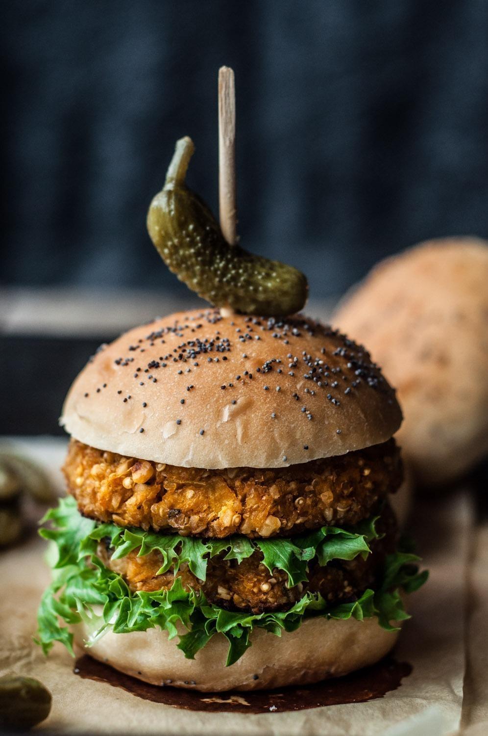 Foto em destaque de Hambúrgueres de Abóbora Manteiga, Quinoa e Nozes!